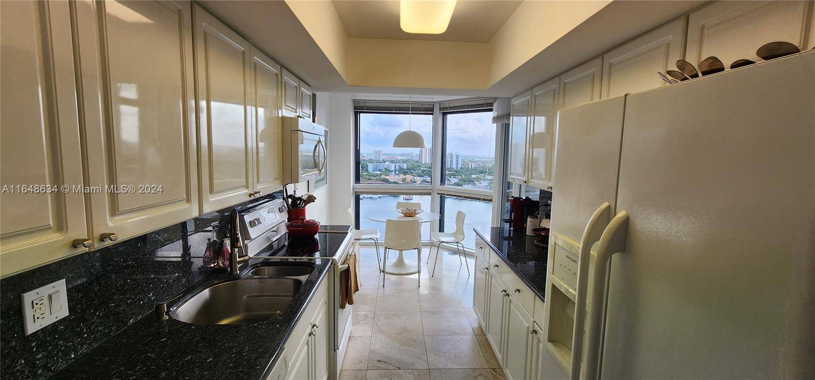 Aventura, FL 33180,21205 Yacht Club Dr #2005