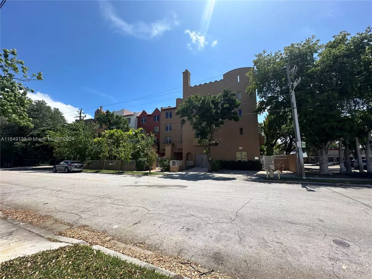 Miami, FL 33133,2630 SW 28th St #46