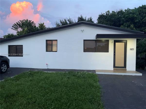 1971 W 2nd Ave, Hialeah, FL 33010