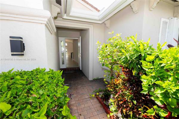 4933 SW 33rd Way, Hollywood, FL 33312