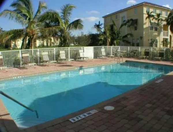 Plantation, FL 33324,120 Jacaranda Country Club Dr #200