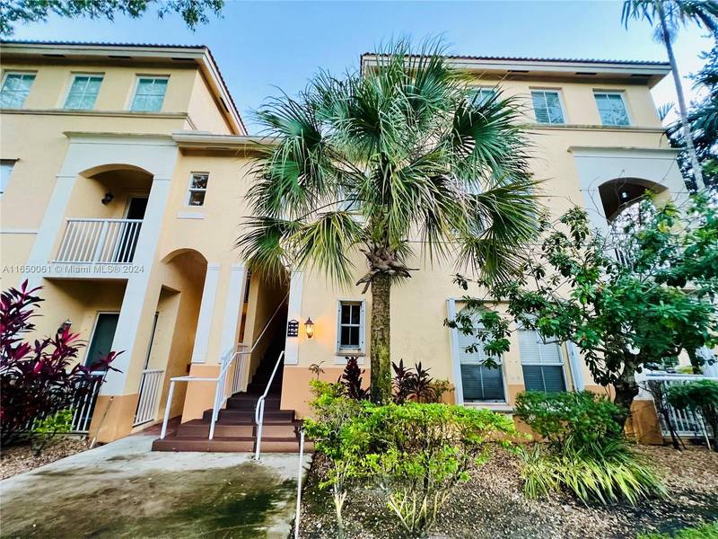 120 Jacaranda Country Club Dr #200, Plantation, FL 33324