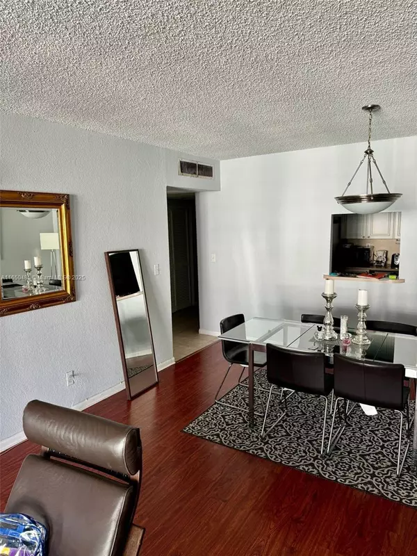 Sunny Isles Beach, FL 33160,19380 Collins Ave #1207