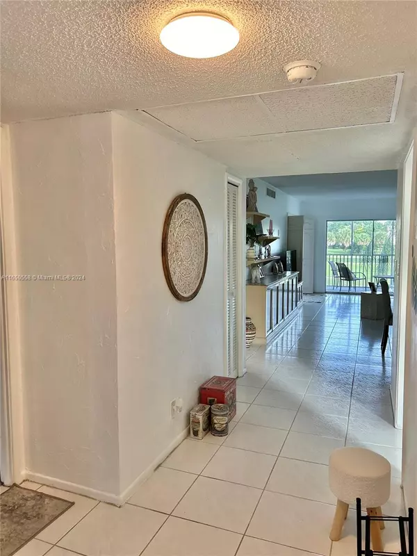 Pompano Beach, FL 33069,2900 N Palm Aire Dr #210