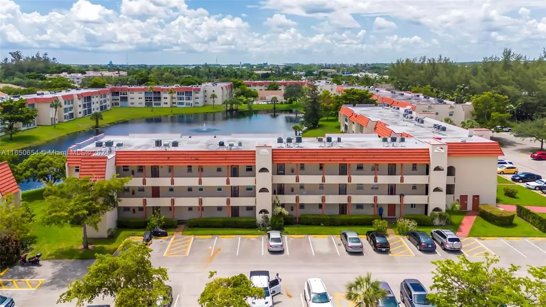 2750 W Sunrise Lakes Dr #205, Sunrise, FL 33322