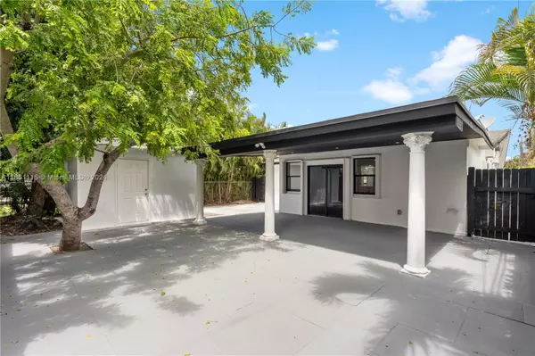 West Palm Beach, FL 33405,414 Avenida Alegre