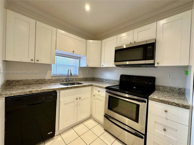 8940 S Hollybrook Blvd #307, Pembroke Pines, FL 33025