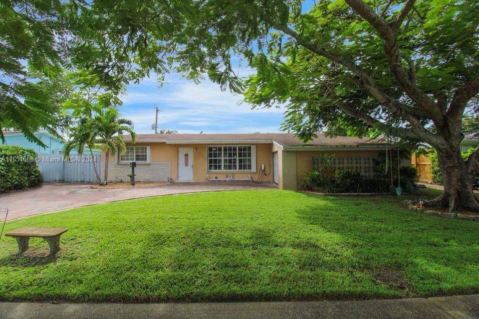 620 SW 69th Ter, Pembroke Pines, FL 33023
