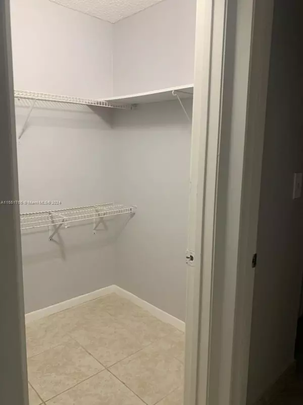 Oakland Park, FL 33309,3457 NW 44th St #203