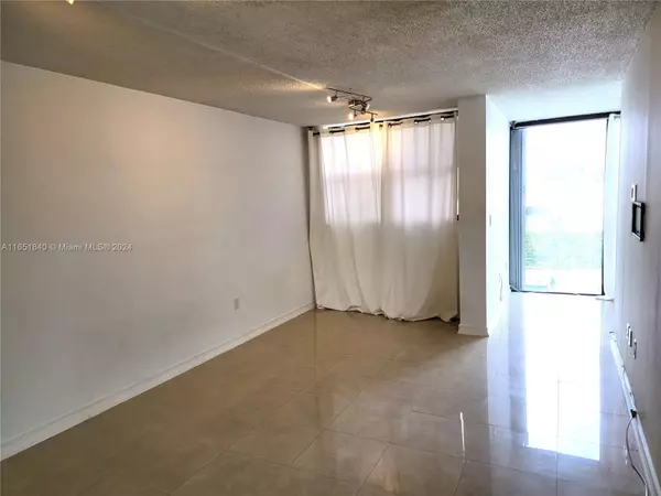 Miami, FL 33174,9440 W Flagler St #204