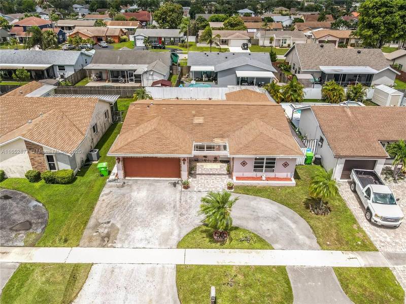 11827 NW 39th St, Sunrise, FL 33323