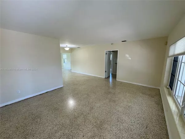 North Miami, FL 33181,2125 Alamanda Dr