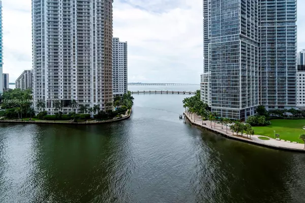 Miami, FL 33131,300 Biscayne Blvd Way #902