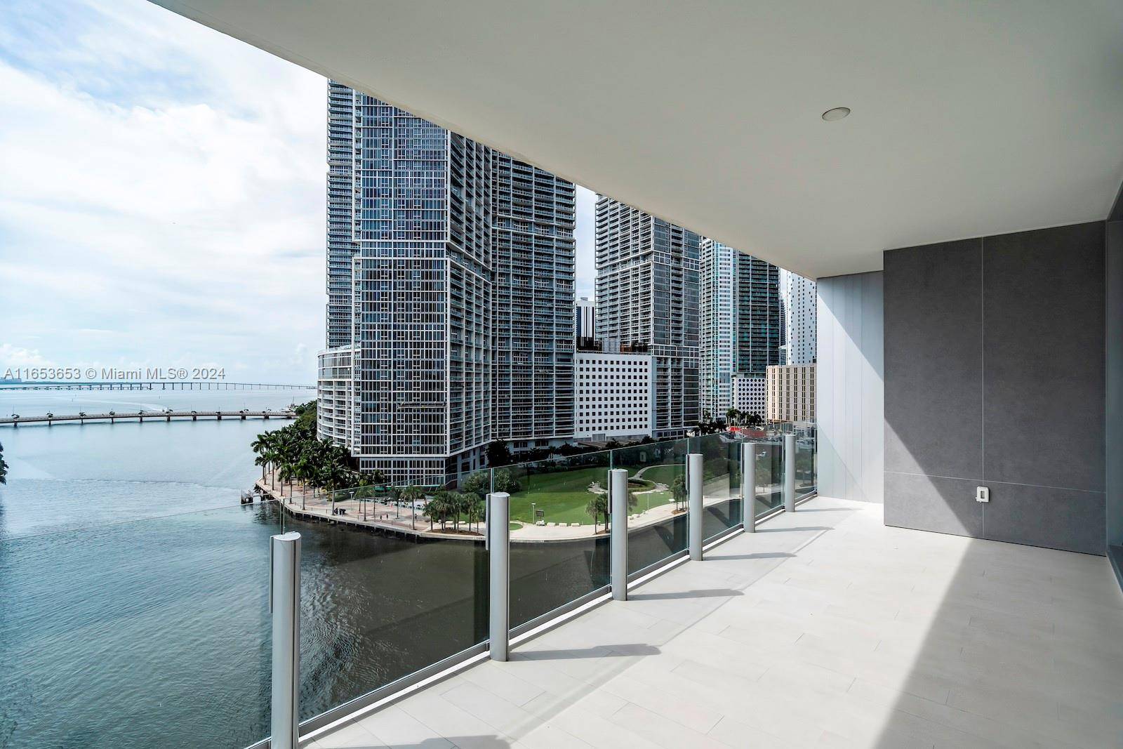 Miami, FL 33131,300 Biscayne Blvd Way #902