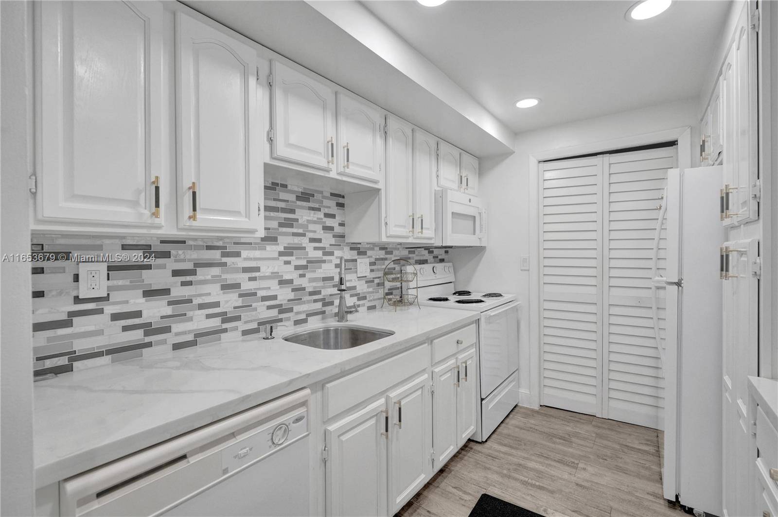 Weston, FL 33326,100 Lakeview Dr #314
