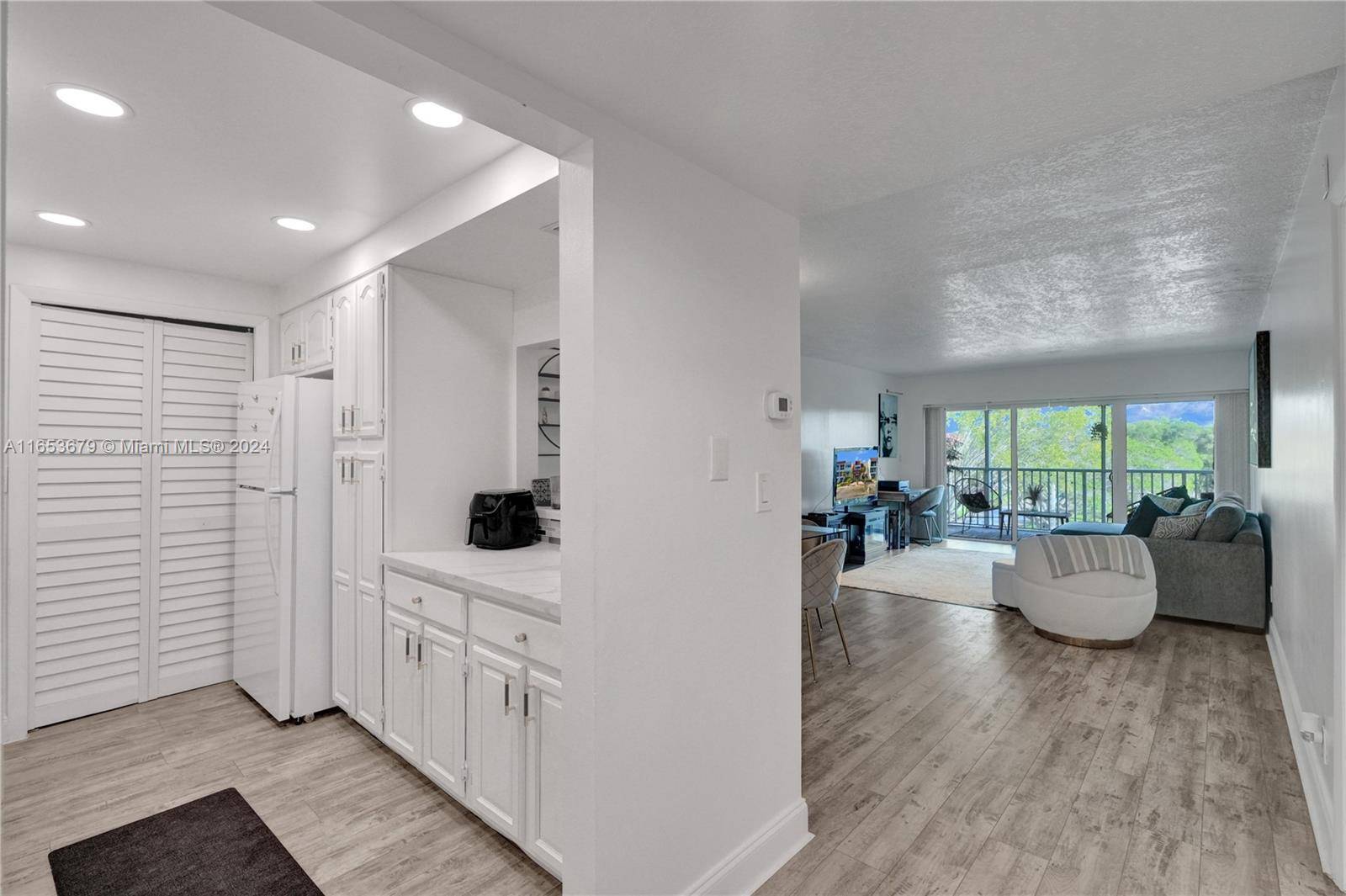 Weston, FL 33326,100 Lakeview Dr #314