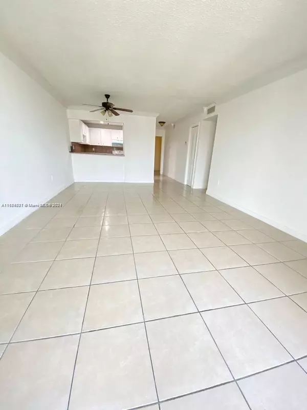 Hialeah, FL 33015,6980 NW 186th St #3-415