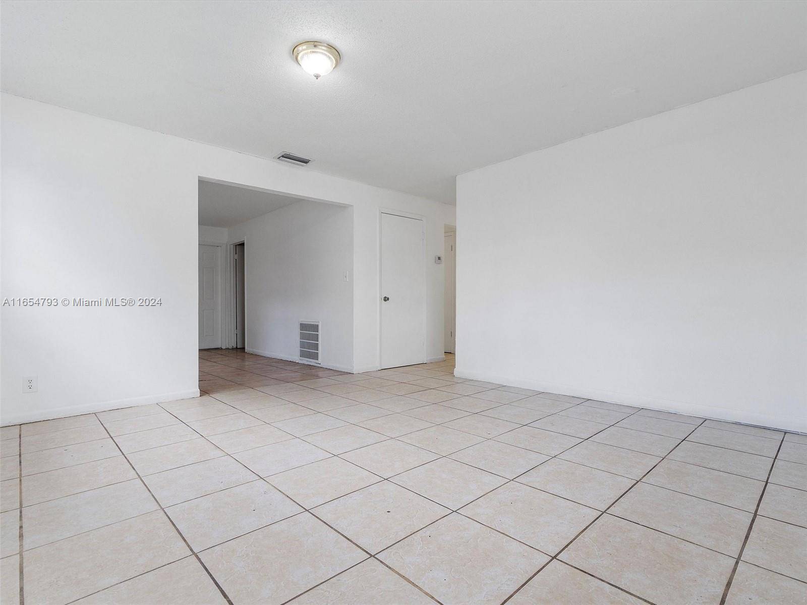 Hallandale Beach, FL 33009,35 SW 9th St