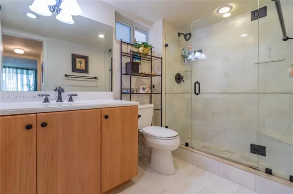 Miami Beach, FL 33139,1670 Bay Rd #2E