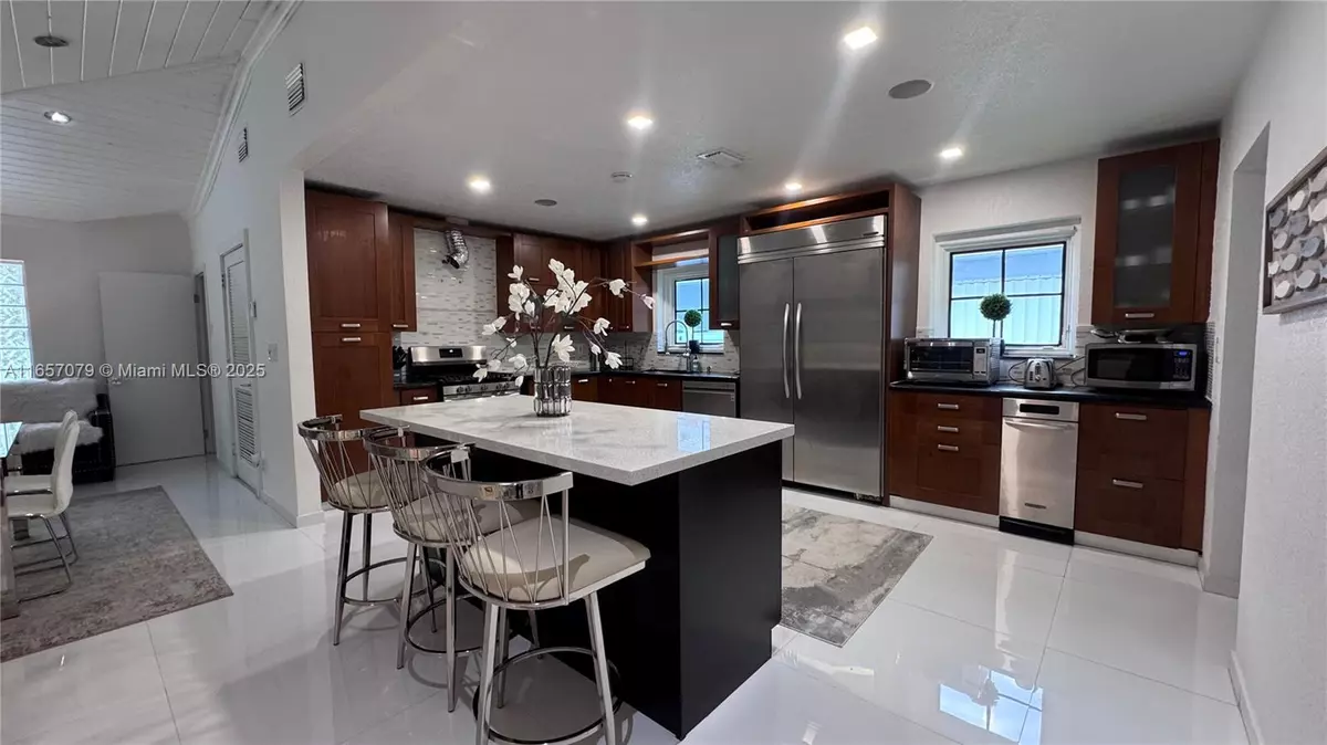 Hollywood, FL 33019,1332 Van Buren St