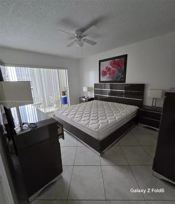 Sunny Isles Beach, FL 33160,201 178th Dr #415