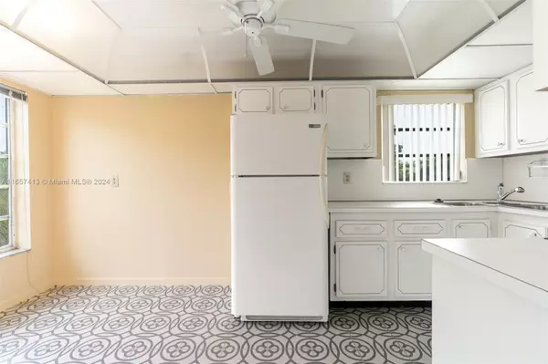 Tamarac, FL 33319,5860 NW 64th Ave #301