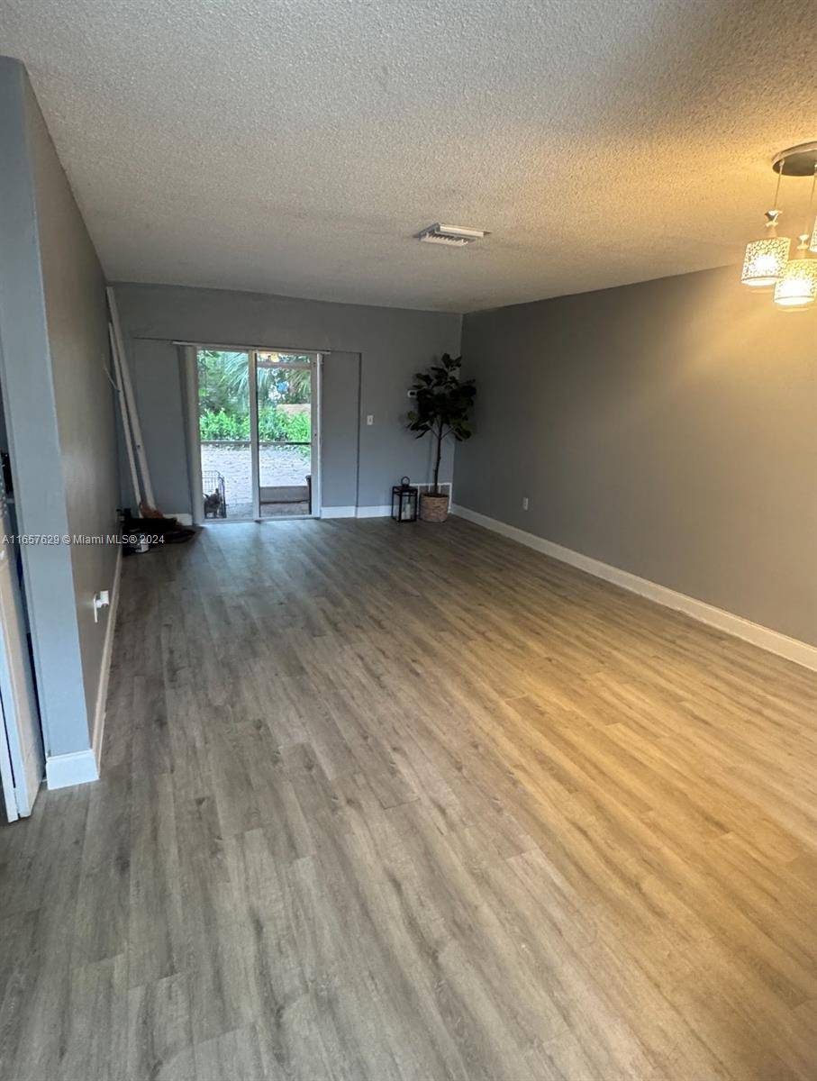 Sunrise, FL 33313,6877 NW 30th St #6877