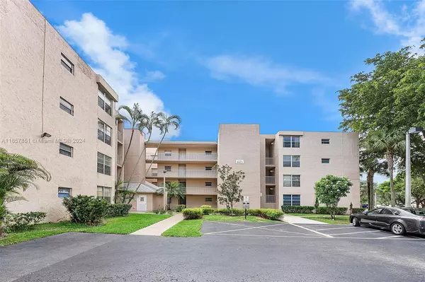 Davie, FL 33324,9471 Evergreen Pl #307