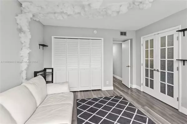 Pompano Beach, FL 33069,3980 Oaks Clubhouse Dr #303