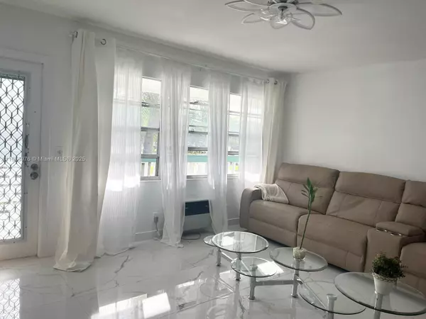 Deerfield Beach, FL 33442,340 S Oakridge  S #340