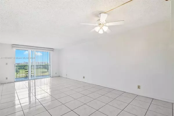 Davie, FL 33328,3300 W Rolling Hills Cir #701