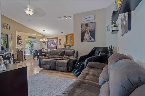 Cooper City, FL 33328,5834 SW 97th Ter
