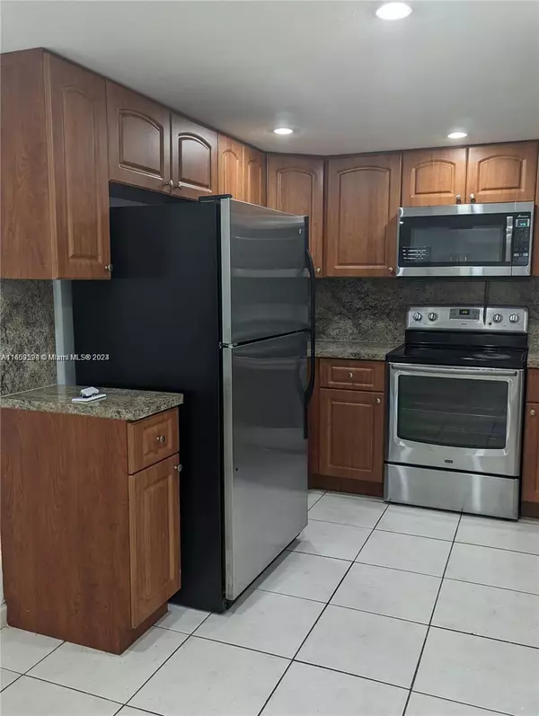 Pembroke Pines, FL 33026,11431 NW 10th St #11431