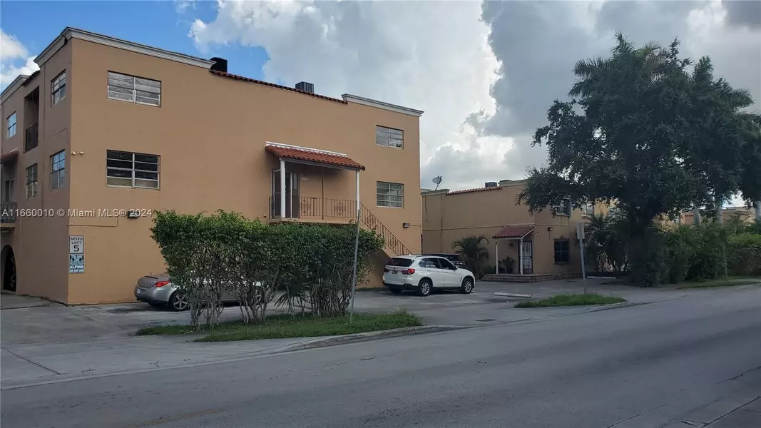 1305 W 53rd St #415, Hialeah, FL 33012