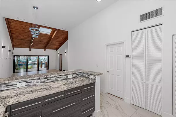 Hallandale Beach, FL 33009,2621 S Parkview Dr