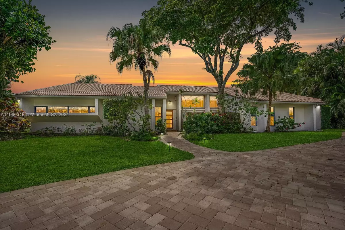 Plantation, FL 33324,521 W Lake Dasha Dr