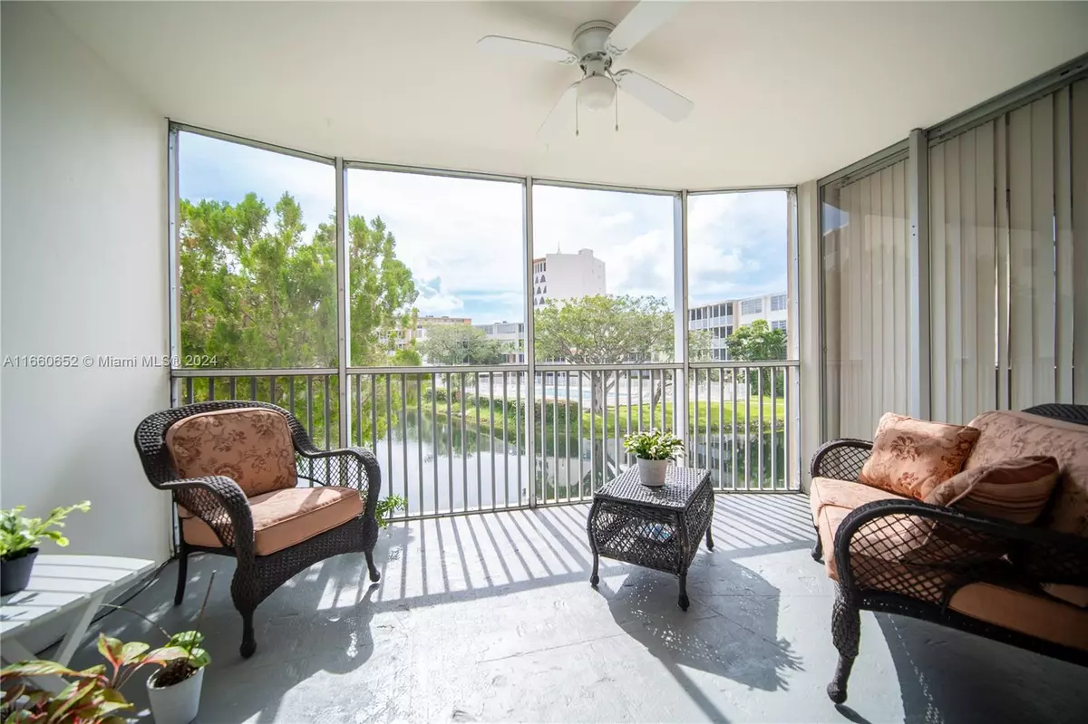 Miami, FL 33179,1690 NE 191st St #206-1