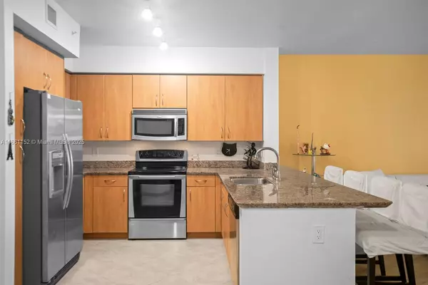 Hollywood, FL 33020,1830 Radius Dr #1024