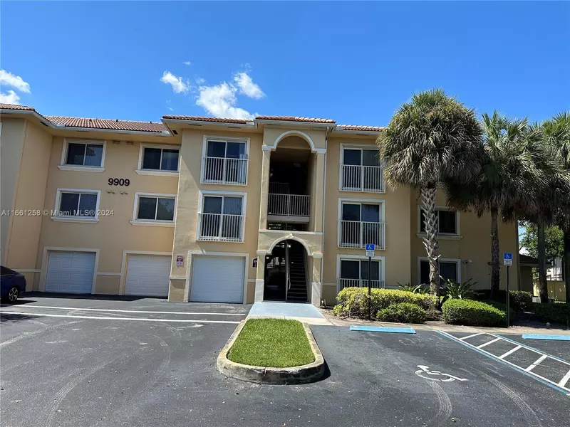 9909 Westwood Dr #27-1, Tamarac, FL 33321