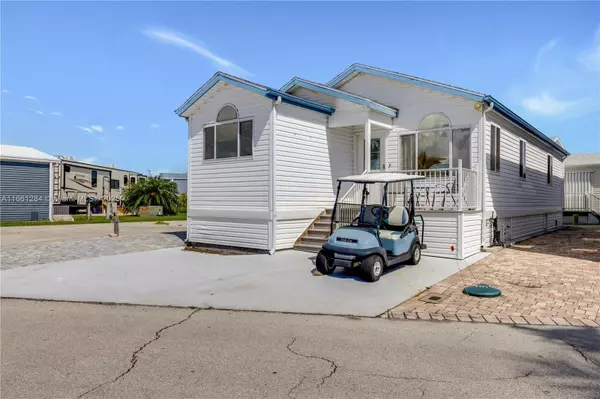 211 Nettles Blvd, Jensen Beach, FL 34957
