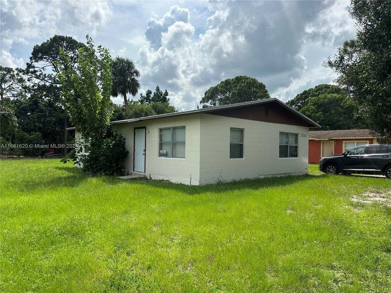 2703 Avenue H, Fort Pierce, FL 34947