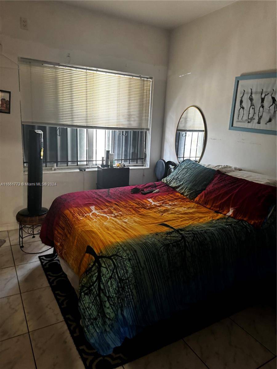 Miami Beach, FL 33141,6490 Collins Ave #4