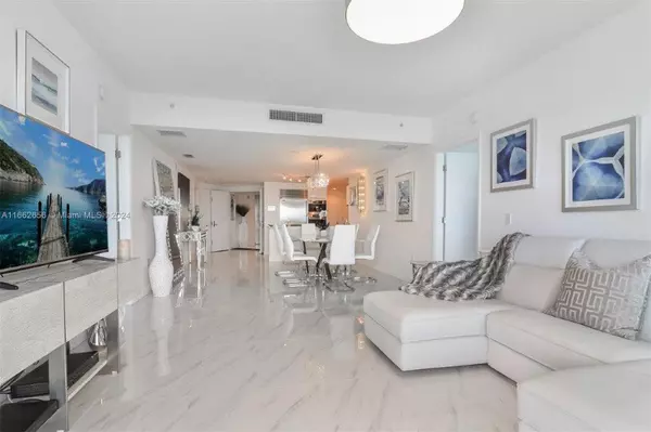 Sunny Isles Beach, FL 33160,17001 Collins Ave #3907