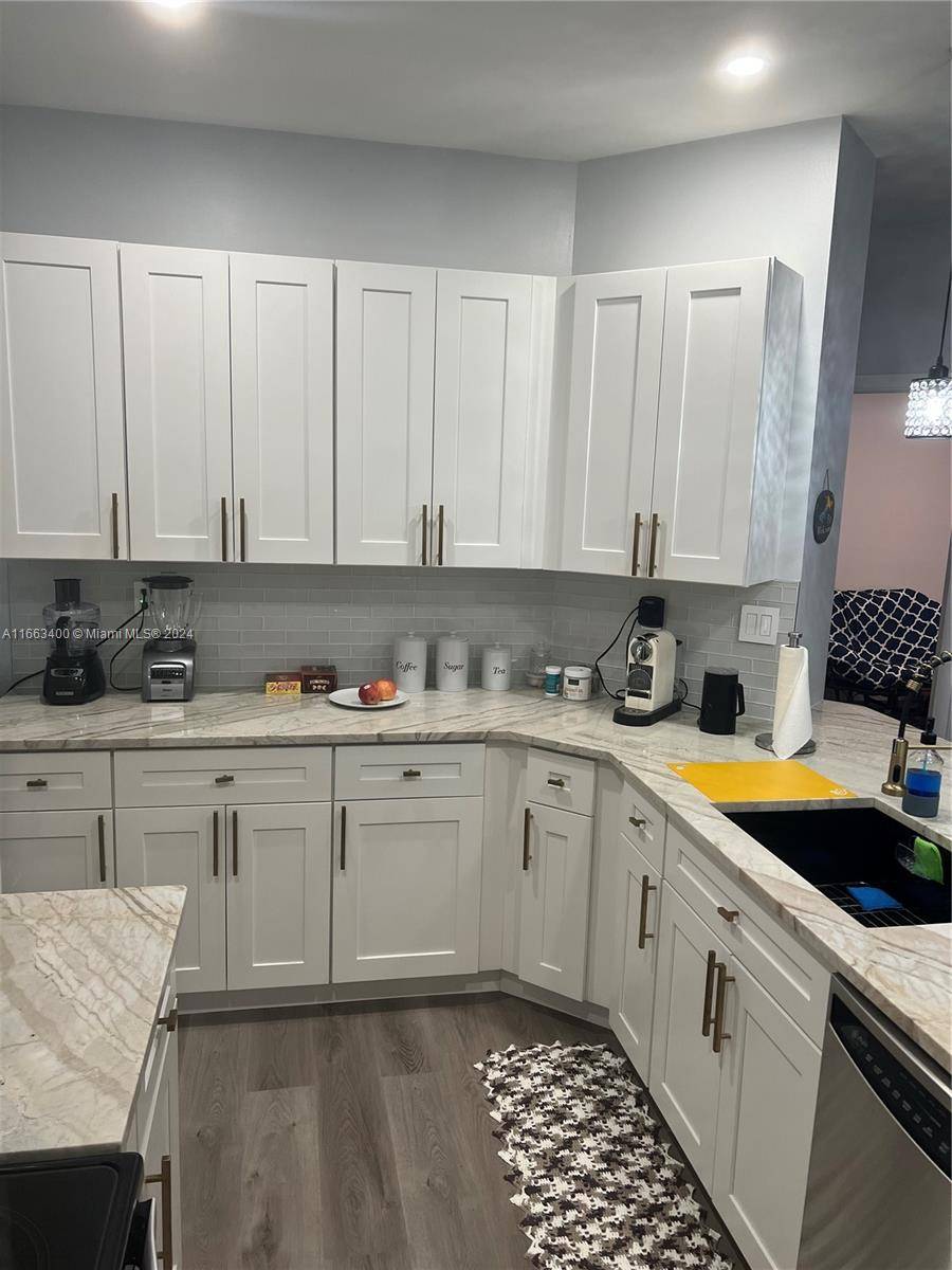 North Lauderdale, FL 33068,1419 Avon Ln #116