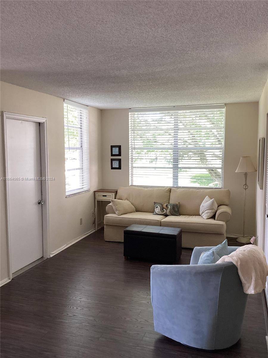Davie, FL 33324,9420 Poinciana Pl #217