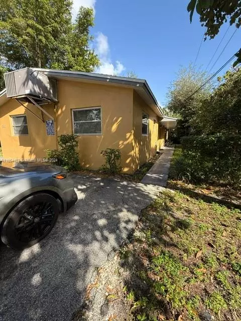 Dania Beach, FL 33314,5240 SW 40th Ter #2