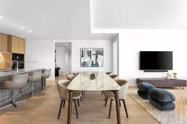 8701 Collins Ave #306,  Miami Beach,  FL 33154