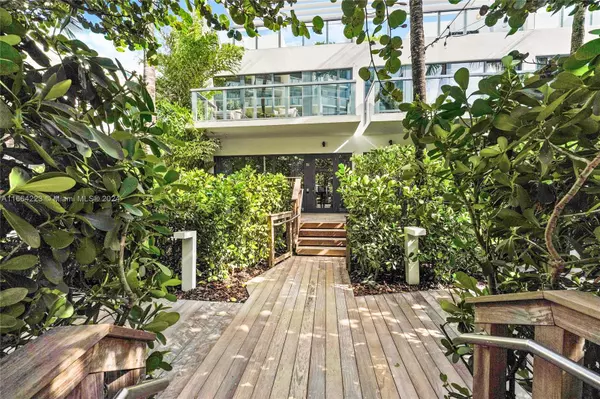 Miami Beach, FL 33139,2201 Collins Ave #Bungalow 1
