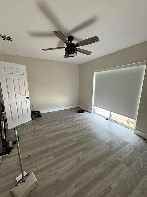 Hialeah, FL 33016,5486 W 26th Ct #305