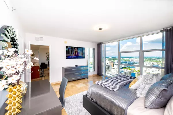 1830 S Ocean Dr #2907, Hallandale Beach, FL 33009